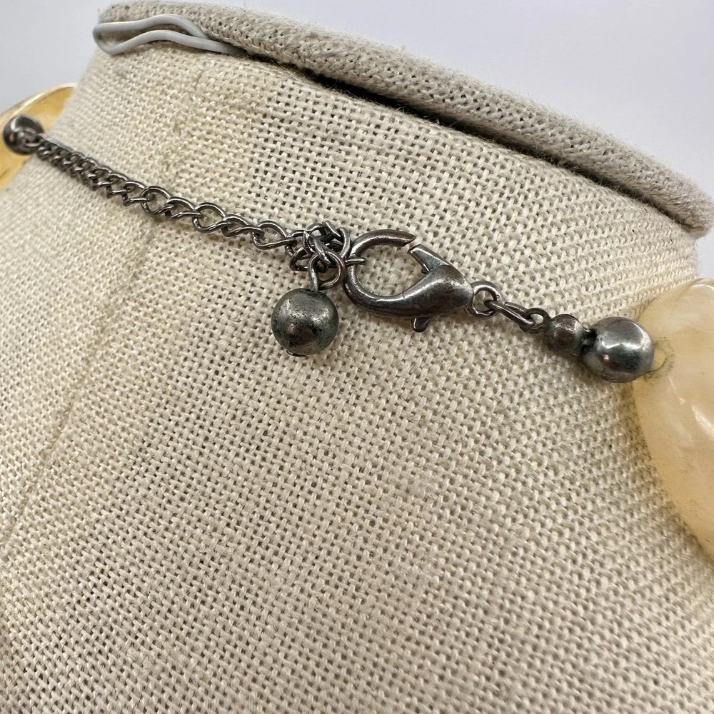 Vintage 90s Silver Tone Pale Yellow Pebble Resin Retro Necklace Women's Jewelry